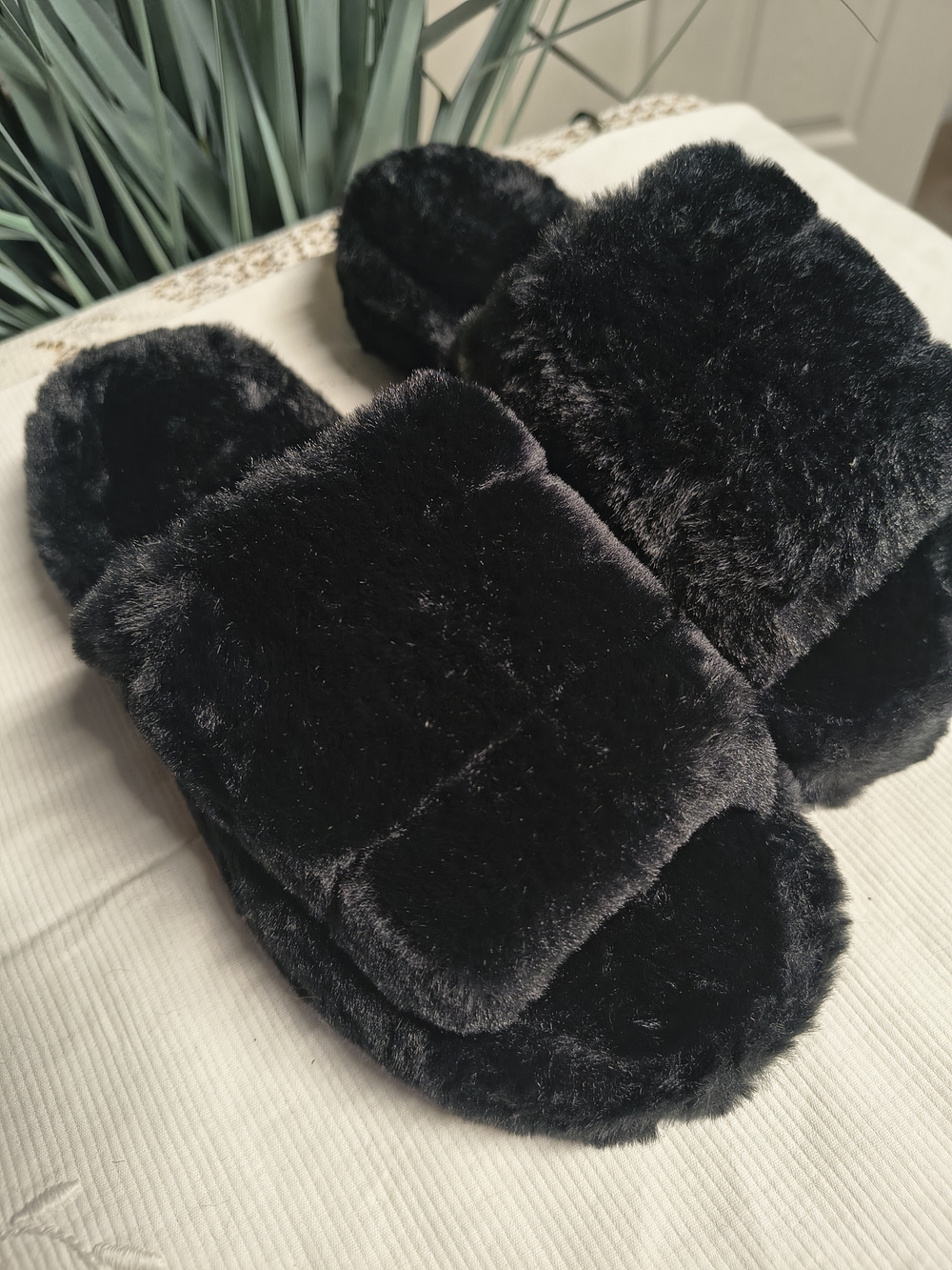 Plush Black Faux Fur Slide Slippers